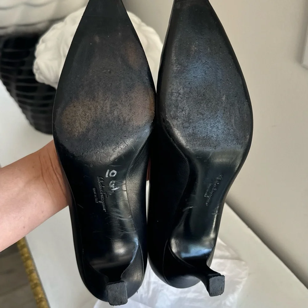 Ferragamo Black Leather Women's Shoes.